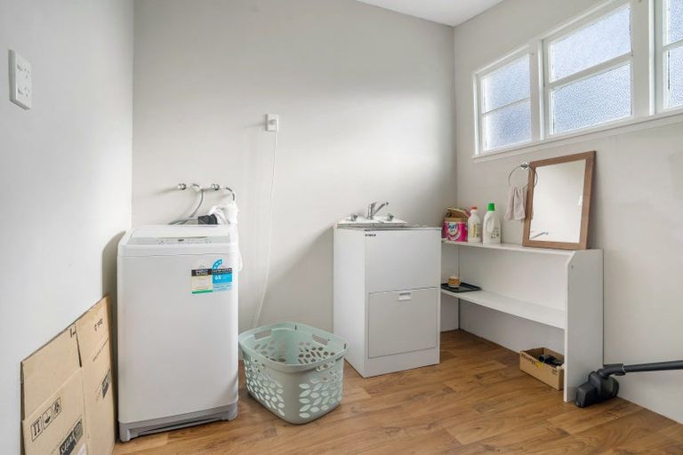 Photo of property in 24 Queen Street, Winton, 9720