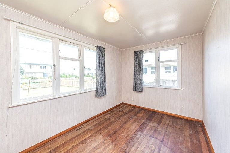 Photo of property in 27 Matipo Street, Castlecliff, Whanganui, 4501