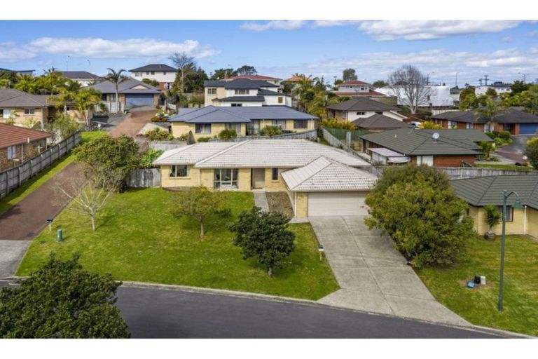Photo of property in 37 Nimstedt Avenue, Oteha, Auckland, 0632