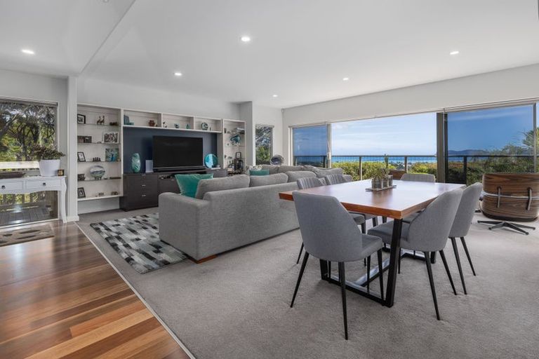 Photo of property in 2 Ocean Vista Lane, Paraparaumu, 5032