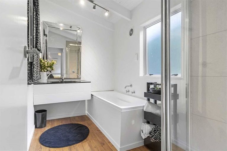 Photo of property in 17 Arawata Terrace, Fernhill, Queenstown, 9300