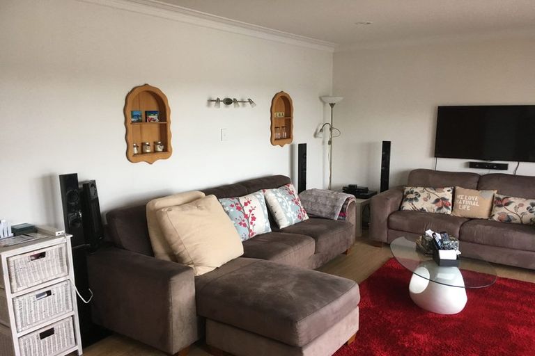 Photo of property in 2/205 Onewa Road, Birkenhead, Auckland, 0626