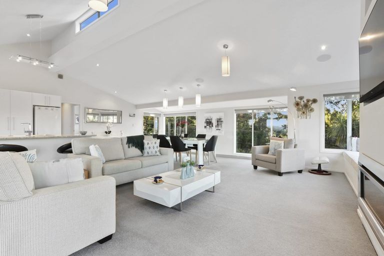 Photo of property in 9 Tinopai Road, Titirangi, Auckland, 0604