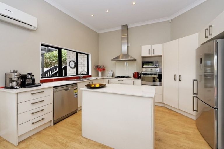 Photo of property in 29 Midhurst Avenue, Henderson, Auckland, 0612