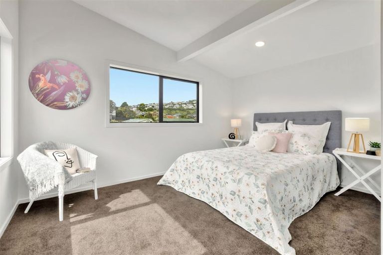 Photo of property in 84a Stewart Drive, Newlands, Wellington, 6037