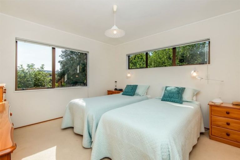 Photo of property in 1 Albert Hall Drive, Red Beach, 0932