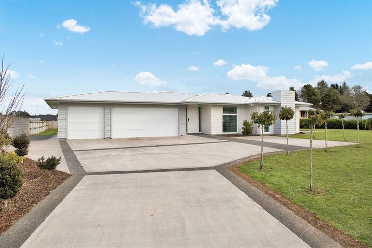 Photo of property in 30 Mercade Close, Stratford, 4332