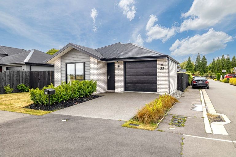 Photo of property in 33 Miromiro Street, Broomfield, Christchurch, 8042