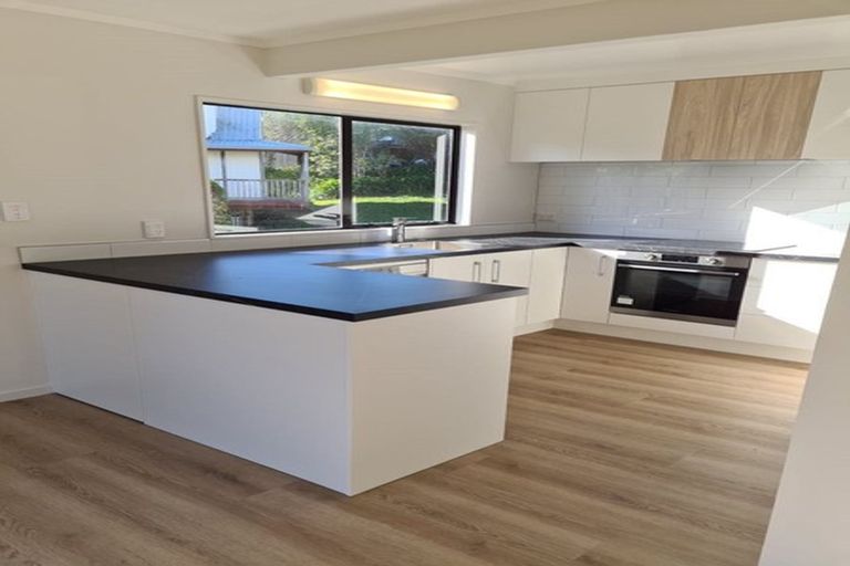 Photo of property in 2/37 Alexander Avenue, Torbay, Auckland, 0630