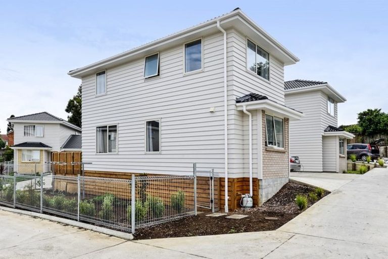 Photo of property in 11 Manatu Lane, Kelston, Auckland, 0602