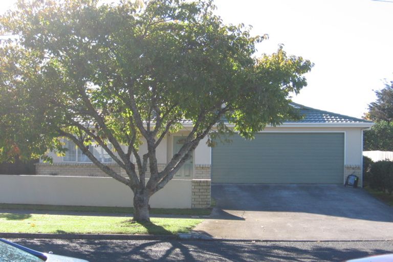 Photo of property in 27a Cambridge Terrace, Papatoetoe, Auckland, 2025