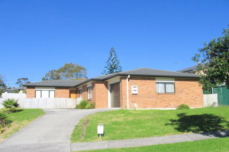 Photo of property in 3 Midhurst Avenue, Henderson, Auckland, 0612