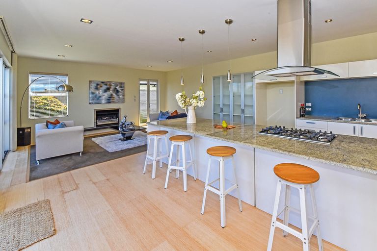 Photo of property in 16 Stranraer Crescent, Wattle Downs, Auckland, 2103