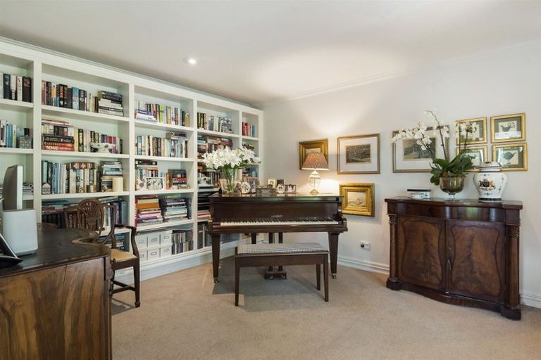 Photo of property in 49b Roland Road, Greenhithe, Auckland, 0632