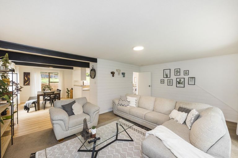 Photo of property in 411 Aokautere Drive, Aokautere, Palmerston North, 4471