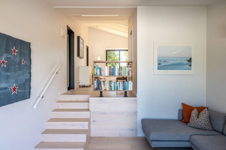 Photo of property in 70 Queens Drive, Oneroa, Waiheke Island, 1081