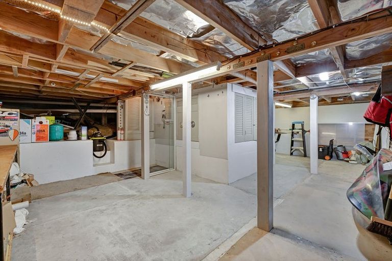 Photo of property in 25a Tindalls Bay Road, Tindalls Beach, Whangaparaoa, 0930