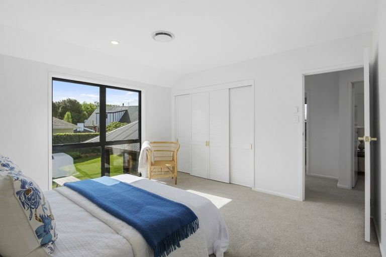 Photo of property in 17 Kingham Place, Avonhead, Christchurch, 8042