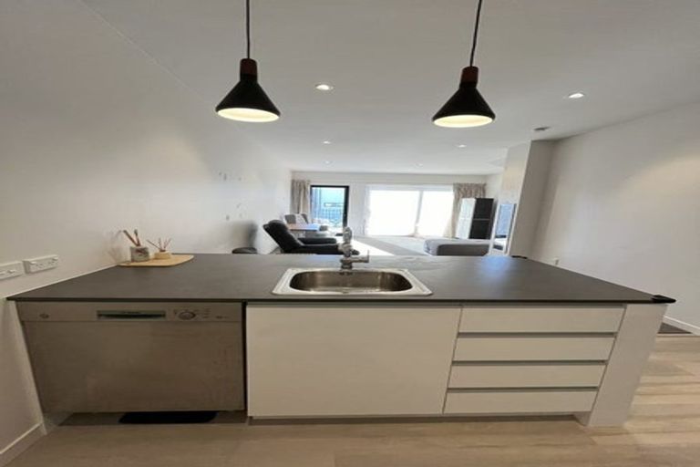 Photo of property in 17/6 Oswald Crescent, Paparangi, Wellington, 6037