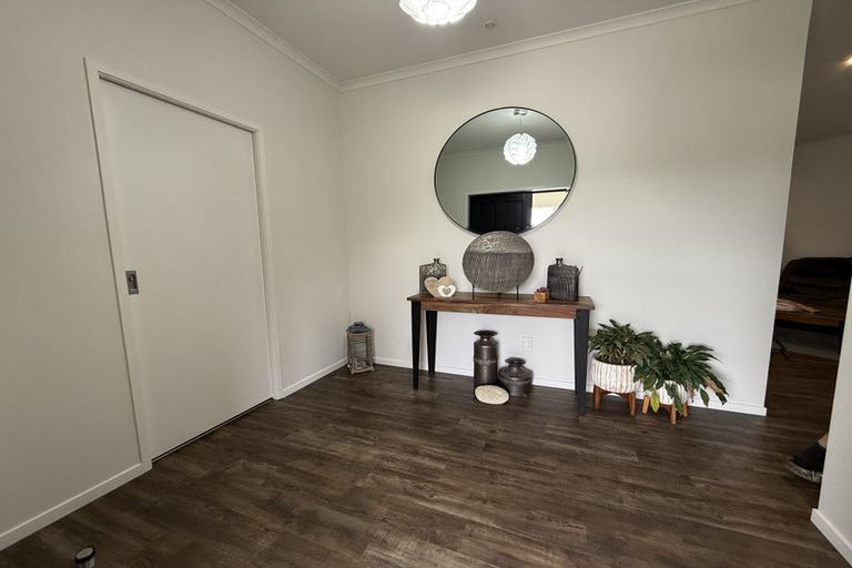 Photo of property in 15 Opal Avenue, Timberlea, Upper Hutt, 5018