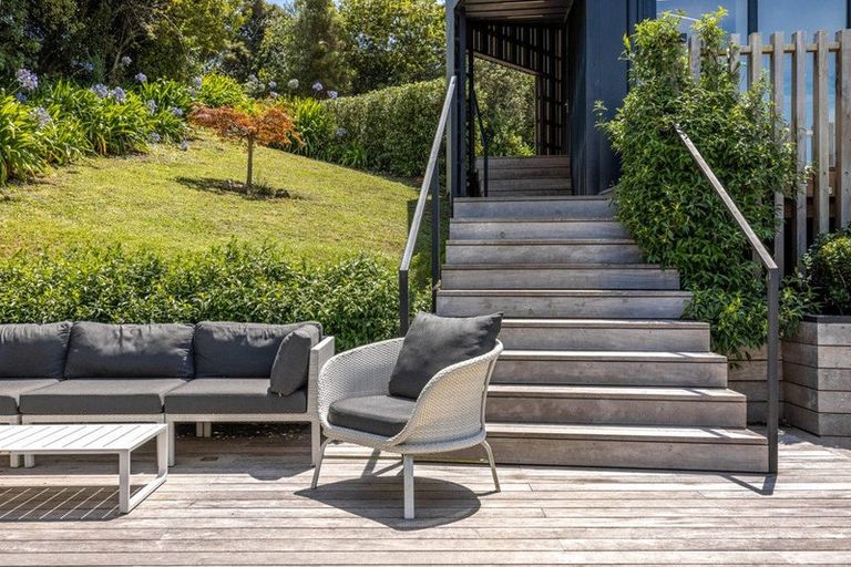 Photo of property in 70 Queens Drive, Oneroa, Waiheke Island, 1081