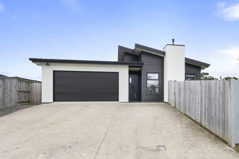 Photo of property in 11 Coutts Way, Fitzherbert, Palmerston North, 4410