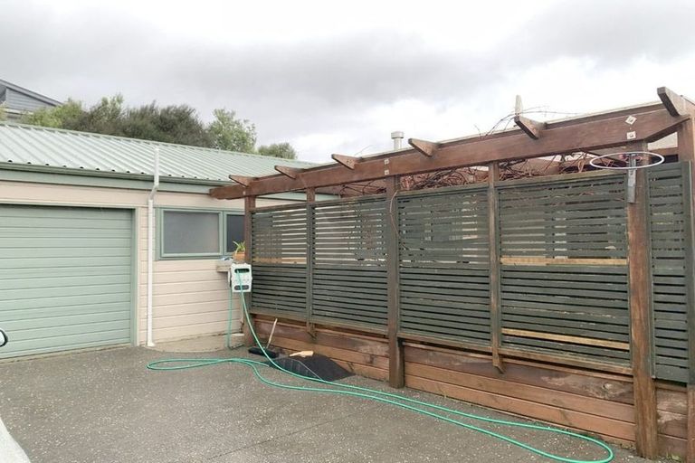 Photo of property in 8a Riverstone Drive, Riverstone Terraces, Upper Hutt, 5018
