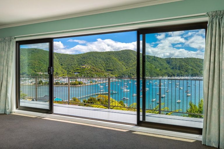 Photo of property in 324-328 Waikawa Road, Waikawa, Picton, 7220