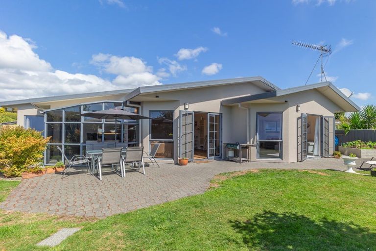 Photo of property in 17 Avon Street, Levin, 5510