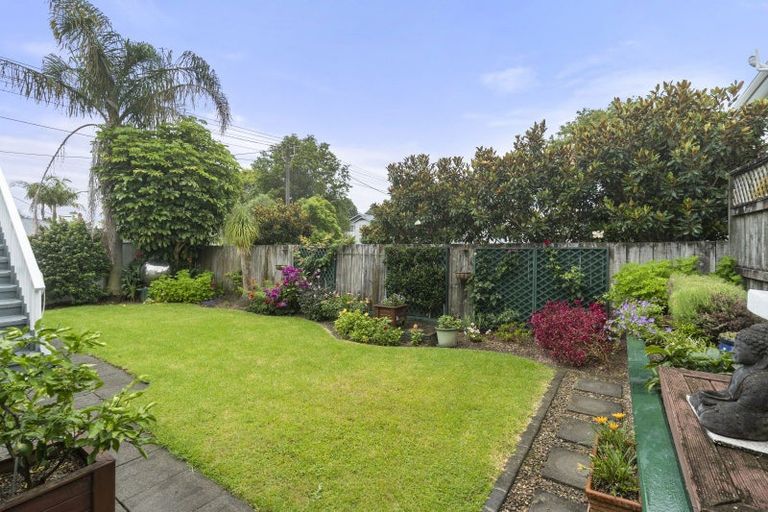 Photo of property in 1 St Leonards Road, Devonport, Auckland, 0624
