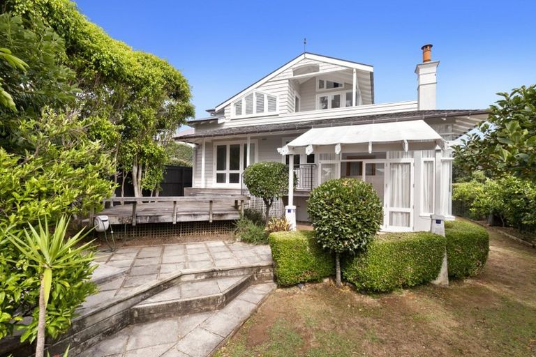 Photo of property in 27 Saltburn Road, Milford, Auckland, 0620