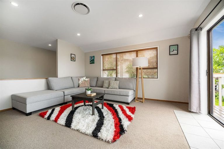 Photo of property in 1/5 Tree View Avenue, Glenfield, Auckland, 0629