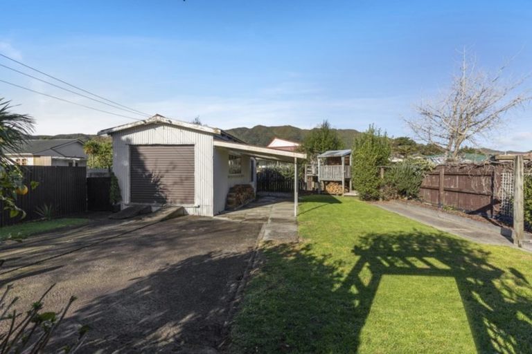 Photo of property in 32 Trafalgar Street, Waiwhetu, Lower Hutt, 5010