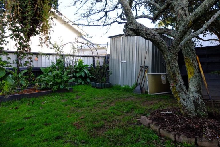 Photo of property in 25 La Perouse Street, Botany Downs, Auckland, 2010
