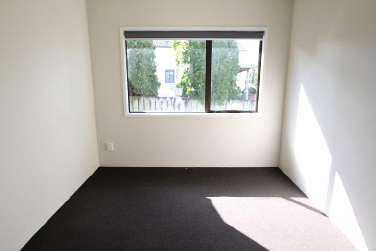 Photo of property in 4/10 Solveig Place, Randwick Park, Auckland, 2105