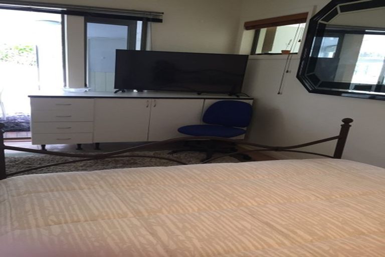 Photo of property in 19 Oakford Park Crescent, Greenhithe, Auckland, 0632