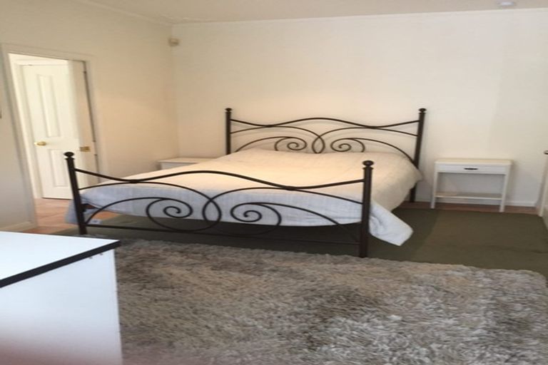 Photo of property in 19 Oakford Park Crescent, Greenhithe, Auckland, 0632