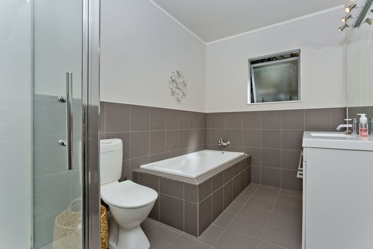 Photo of property in 589d East Coast Road, Browns Bay, Auckland, 0632