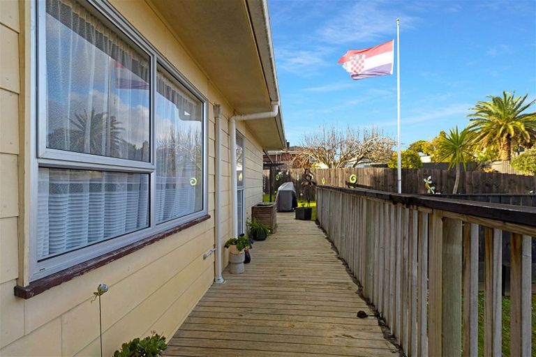 Photo of property in 21 Pankhurst Place, Sunnyvale, Auckland, 0612