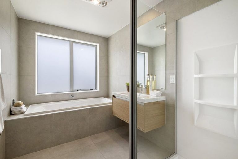 Photo of property in 3 Owen Chapman Drive, Red Beach, 0932