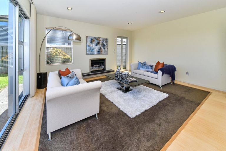 Photo of property in 16 Stranraer Crescent, Wattle Downs, Auckland, 2103
