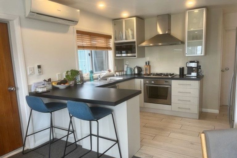 Photo of property in 48 The Esplanade, Eastern Beach, Auckland, 2012