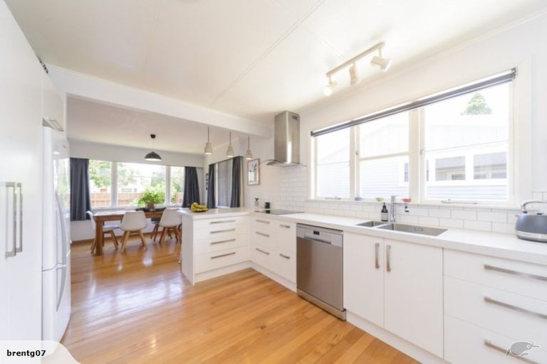 Photo of property in 22 Akaroa Avenue, Awapuni, Palmerston North, 4412