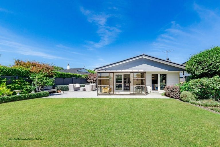 Photo of property in 44 Rewarewa Crescent, Waikanae, 5036