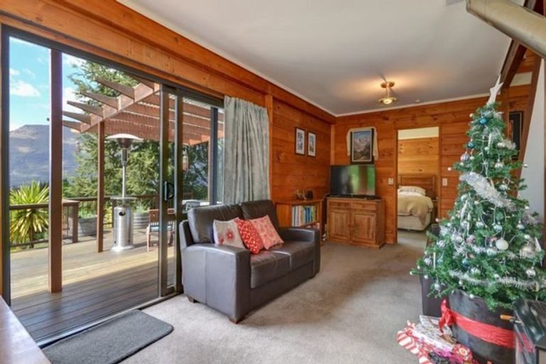 Photo of property in 15 Lochy Road, Fernhill, Queenstown, 9300