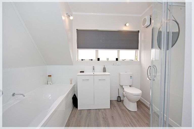 Photo of property in 10 Guildford Street, Levin, 5510