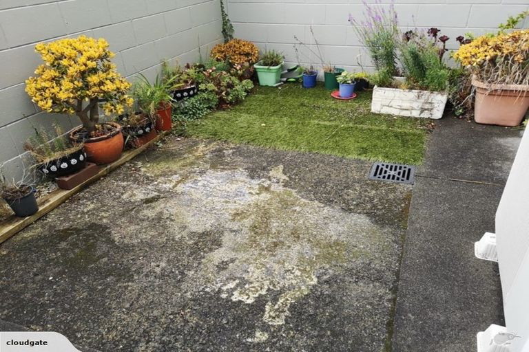 Photo of property in Lynbrae Court Flats, 20/4 Dr Taylor Terrace, Johnsonville, Wellington, 6037