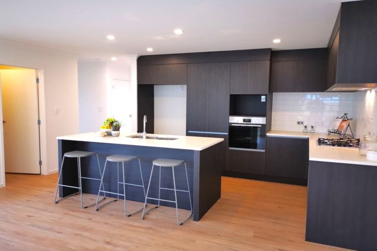 Photo of property in 12 Ropere Street, Kumeu, 0810