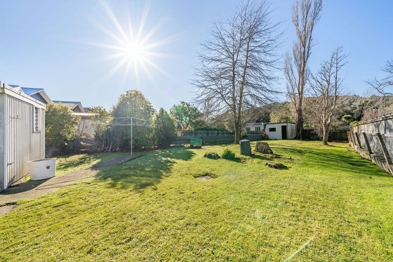 Photo of property in 23 Pinehaven Road, Pinehaven, Upper Hutt, 5019