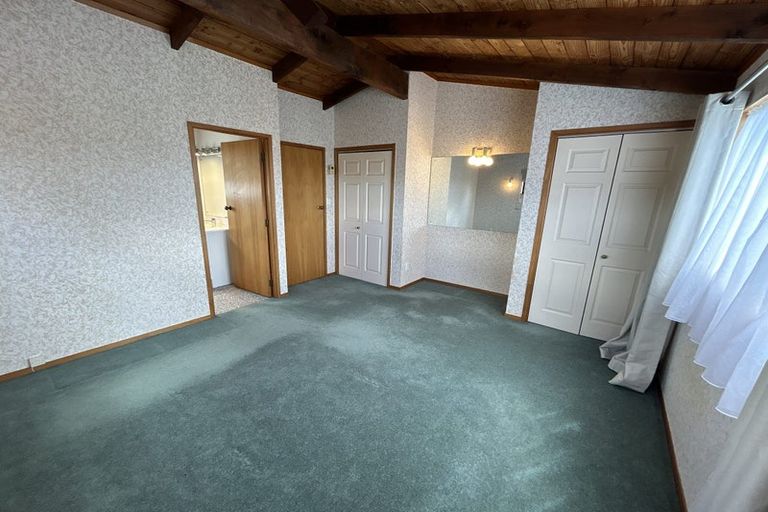 Photo of property in 14a Chablis Place, Henderson, Auckland, 0612